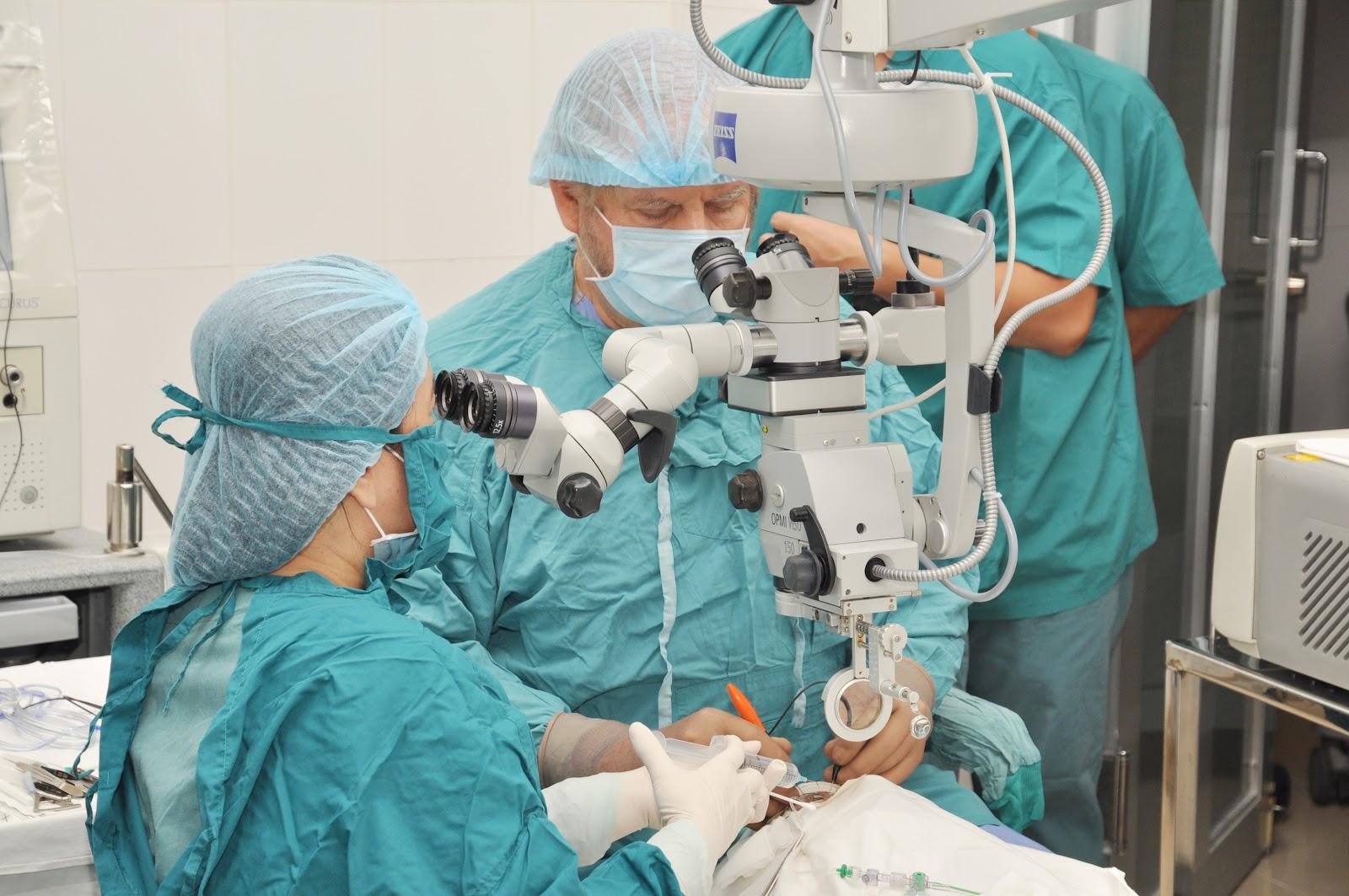 retinal-detachment-surgery-1